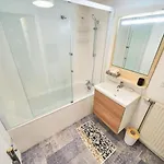 Apartment In | Patio & Jardin En Rez-de-chaussee *